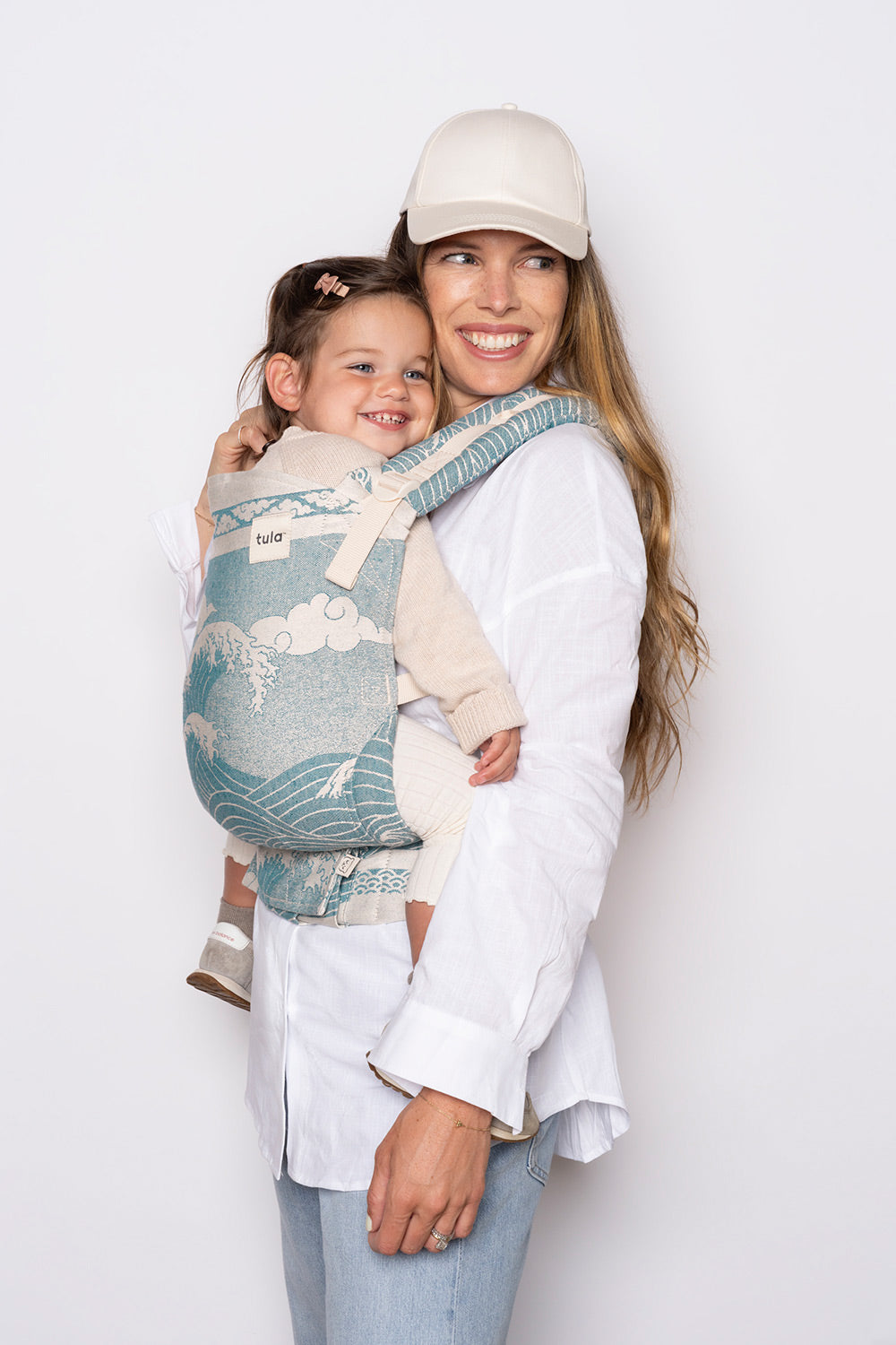 Yalangoch qizlar rasmlari sanat fotosurati Mushakli qora odam jasorat bilan uning uzun xorozini ogziga va oq gozallik mushukiga soldi